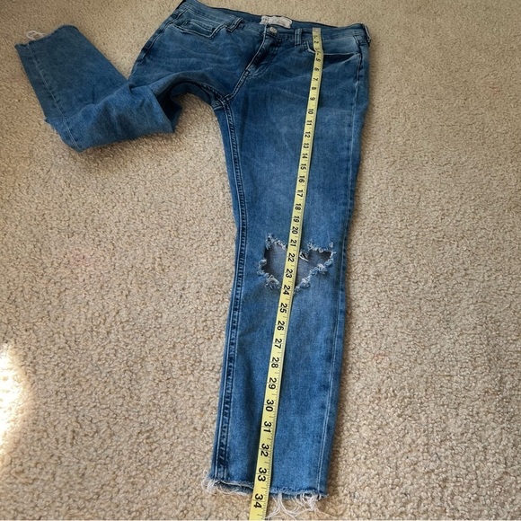4/$25 Free People Womens Skinny Jeans W30/S CutOut Raw Distressed Casual Denim - Picture 14 of 16